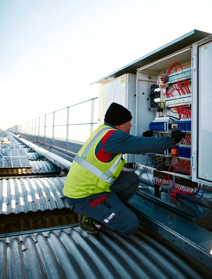 Collaudo di un impianto fotovoltaico su tetto per un'azienda